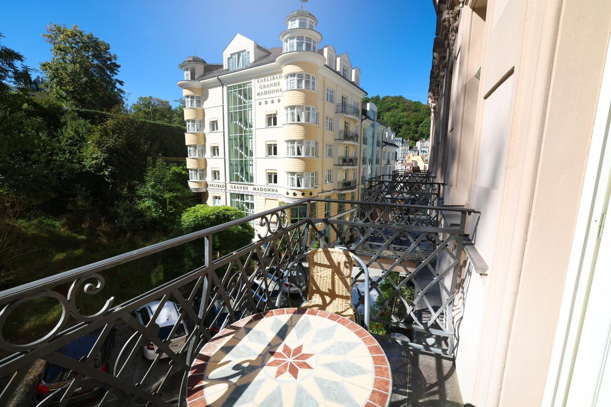 Boutique Hotel Ambiente ****+ Karlovy Vary Luaran gambar
