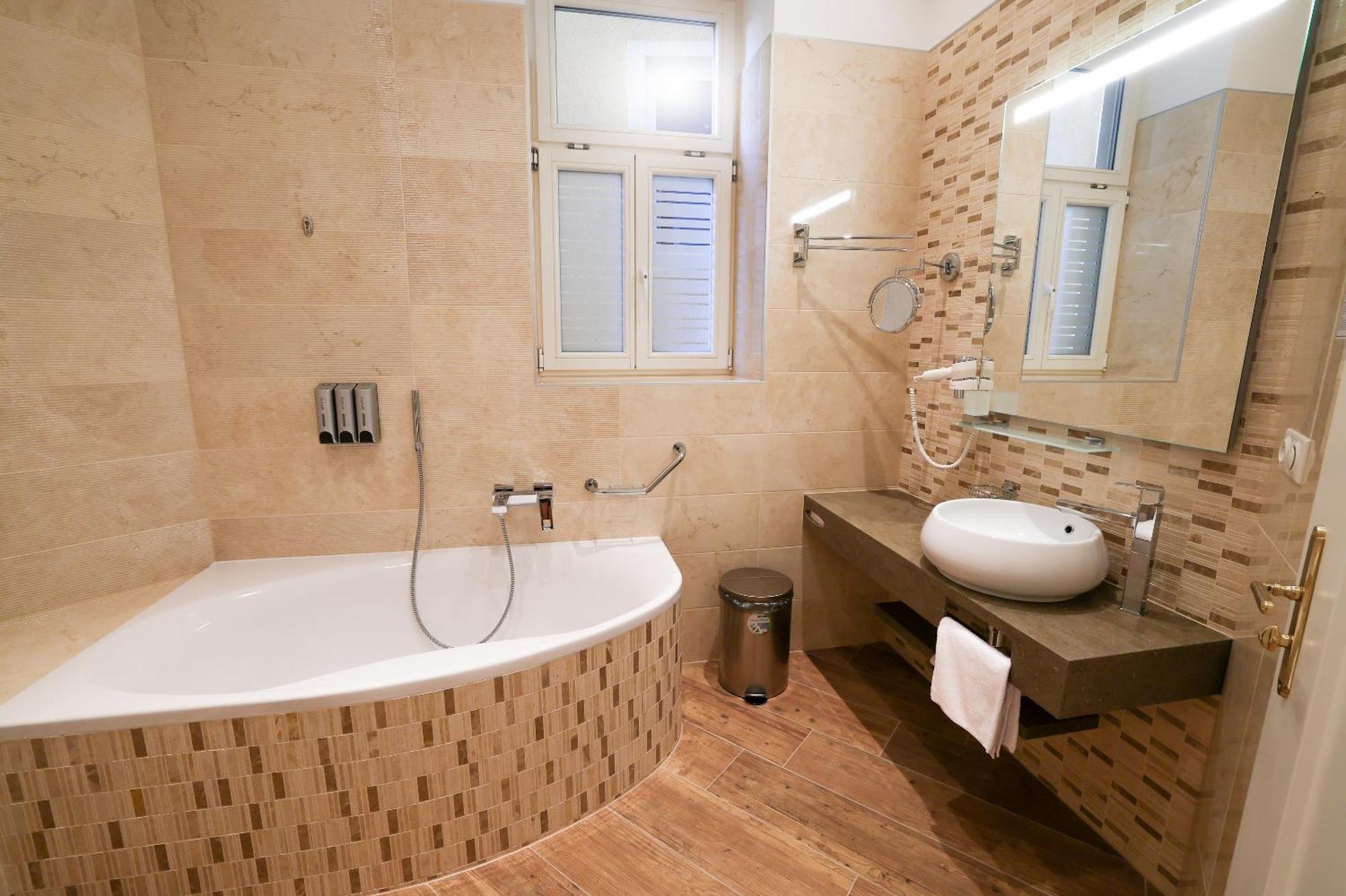 Boutique Hotel Ambiente ****+ Karlovy Vary Luaran gambar